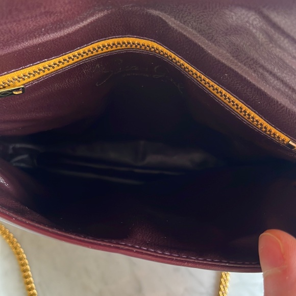 Vintage genuine leather brown Susan Gail shoulder bag with gold chain strap. - Picture 5 of 6